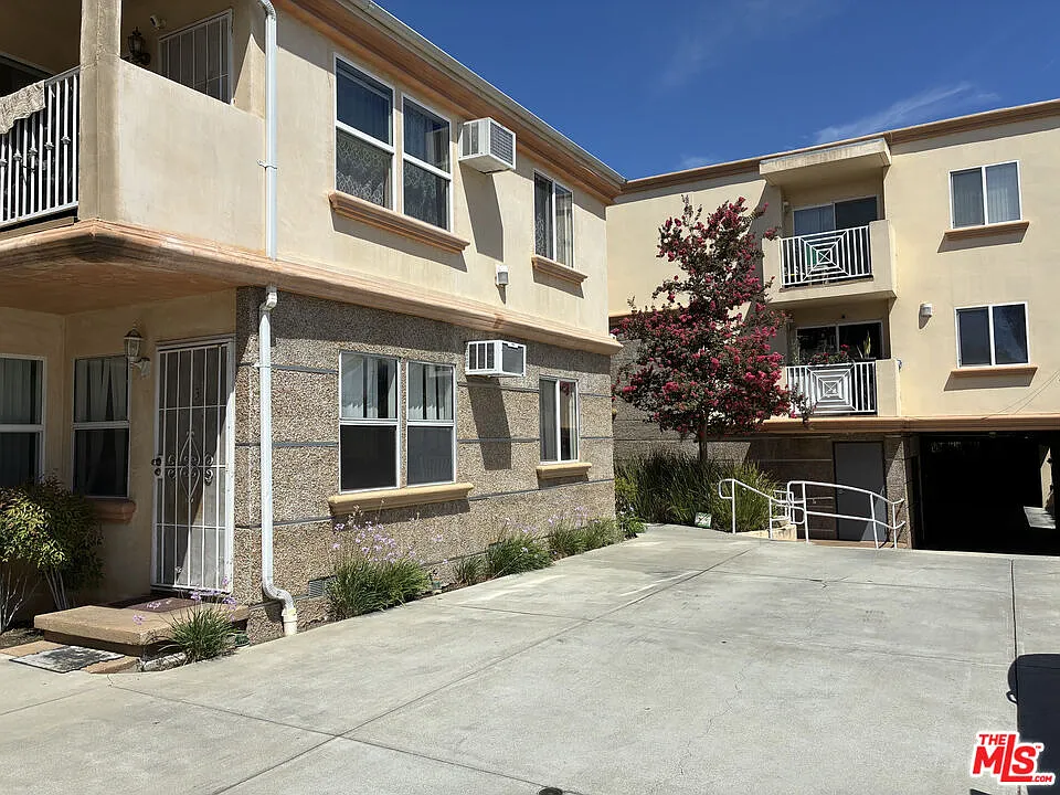 1 bed, 1.0 bath, 623 sqft, $1,750 — Photo 2