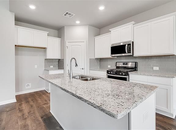3rd image of 1615 Reserve Dr