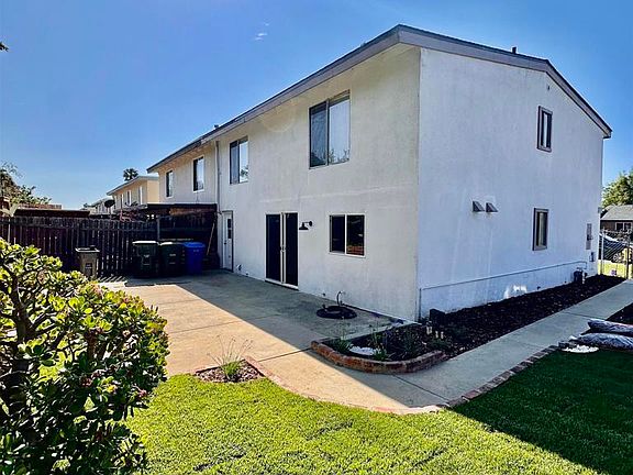 3rd image of 921 Lemon Ave