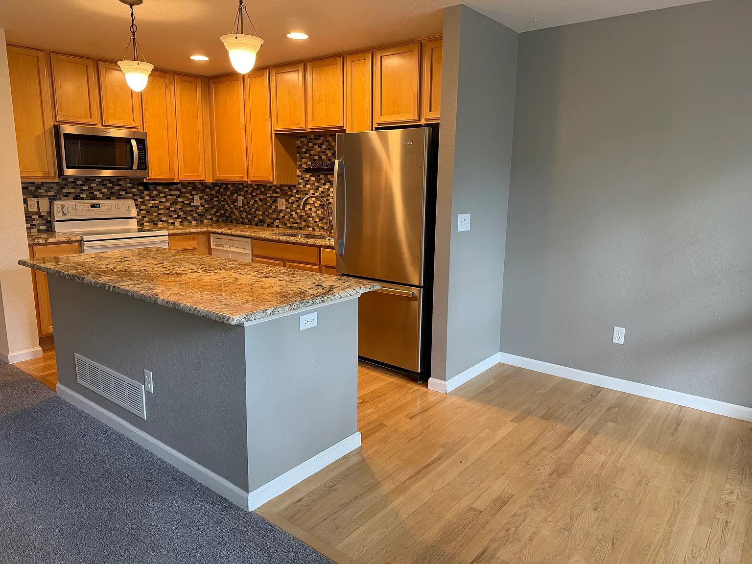 3 bed, 2.5 bath, 1566 sqft, $3,000 — Photo 2