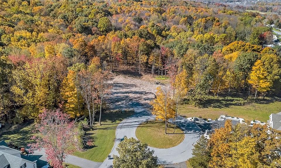 1st image of 9 Mill Pond Ln
