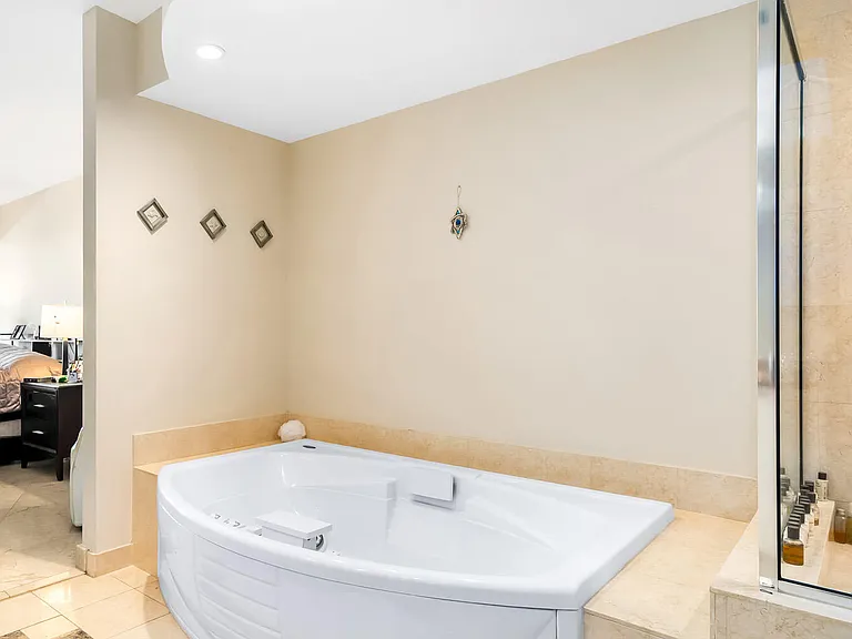 18911 Collins Ave #506 — Photo 37