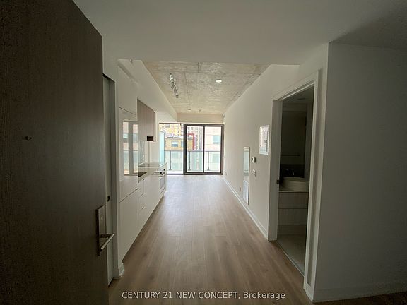 4th image of 161 Roehampton Ave #620