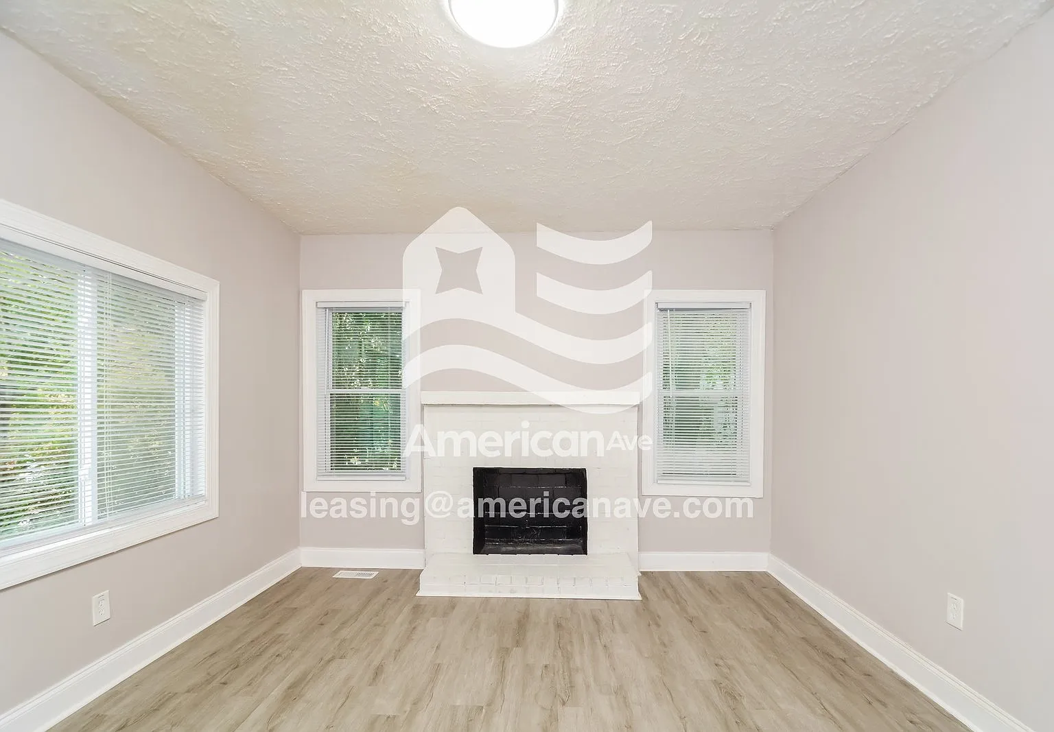 3 bed, 1.0 bath, 1072 sqft, $1,097 — Photo 2