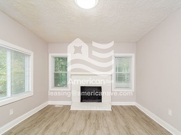 1041945_002_wm_-_living_room_13155876.jpg