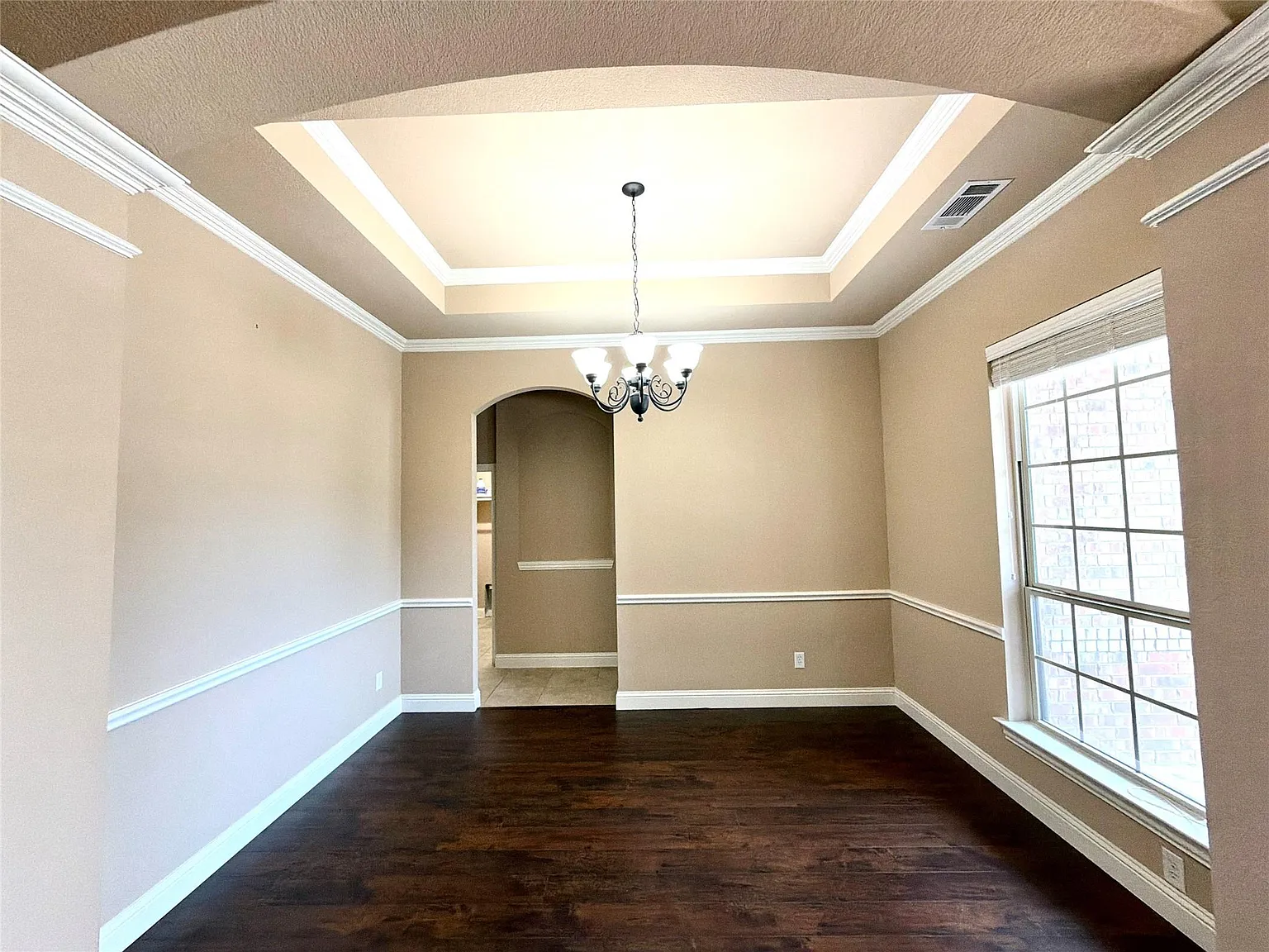 4 bed, 2652 sqft, $2,790 — Photo 2