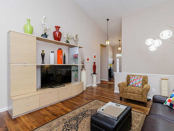 5th image of 950 Ridgepointe Place Cir