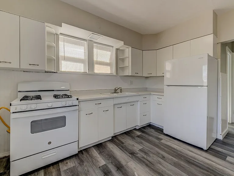 3953 Tholozan Ave — Photo 14