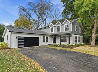 24 Kent Ct, Lincolnshire, IL 60069
