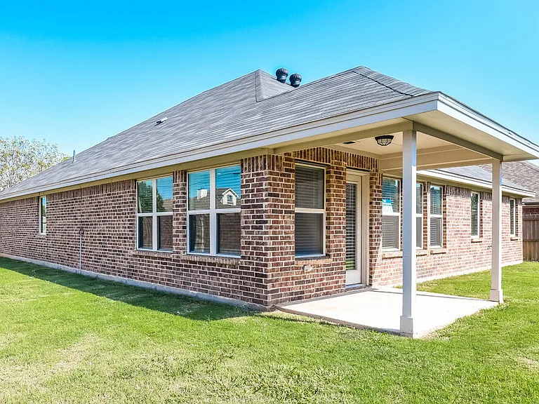 917 Linden Dr — Photo 16