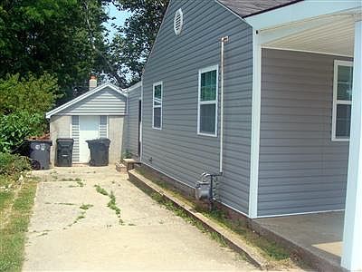 3rd image of 979 Marcellus Dr
