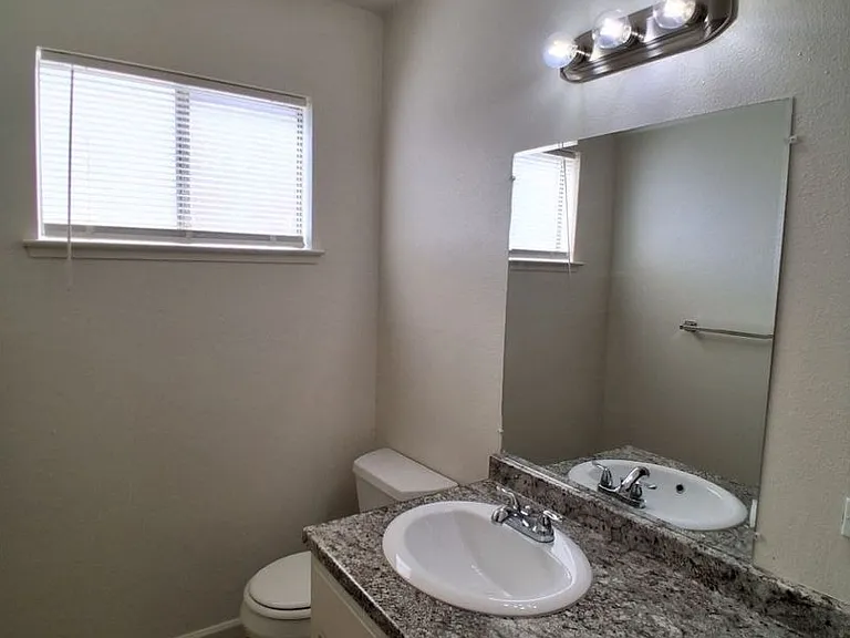 1505 E. Yale Ave. — Photo 7