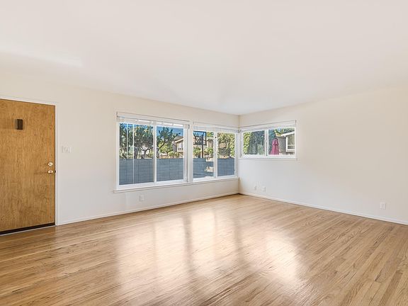 3rd image of 845 Roble Ave APT 1