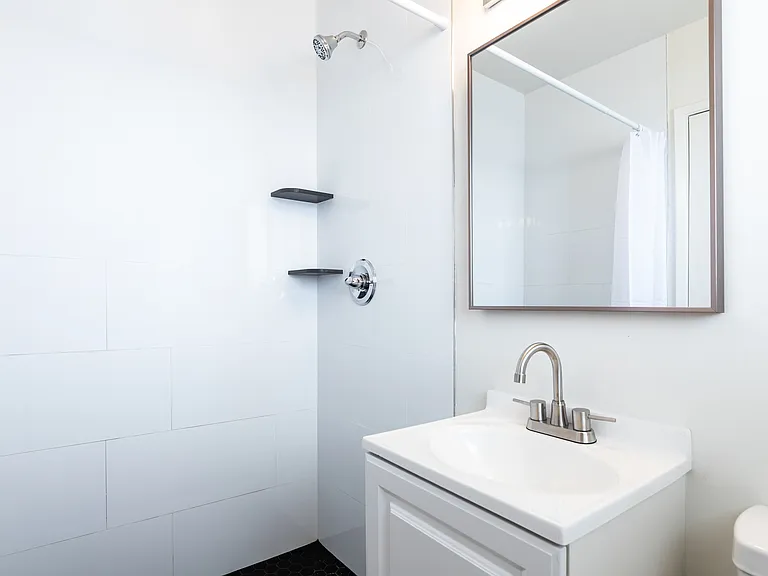 5926 Woodman Ave #10 — Photo 11