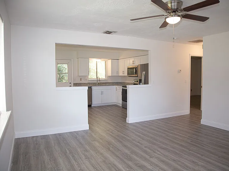 2445 Thomasson Dr — Photo 32
