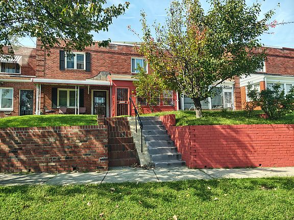 3rd image of 248 33rd St NE