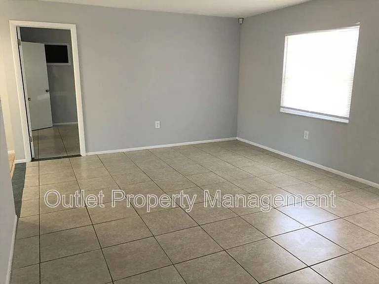 700 Trailwood Dr — Photo 3