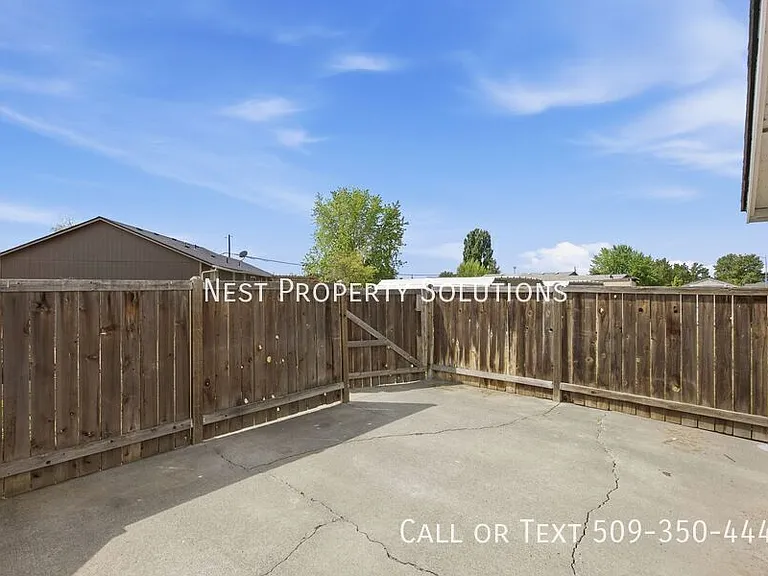 933 E Hill Ave — Photo 7