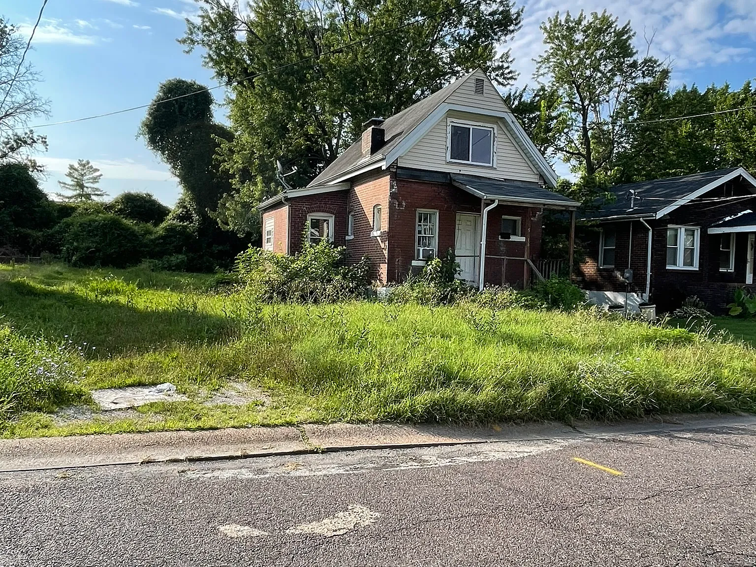 4 bed, 760 sqft, $980 — Photo 1
