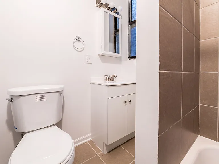7801 S Cornell Ave 1637-39 E 78th Chicago, IL 60649 — Photo 2