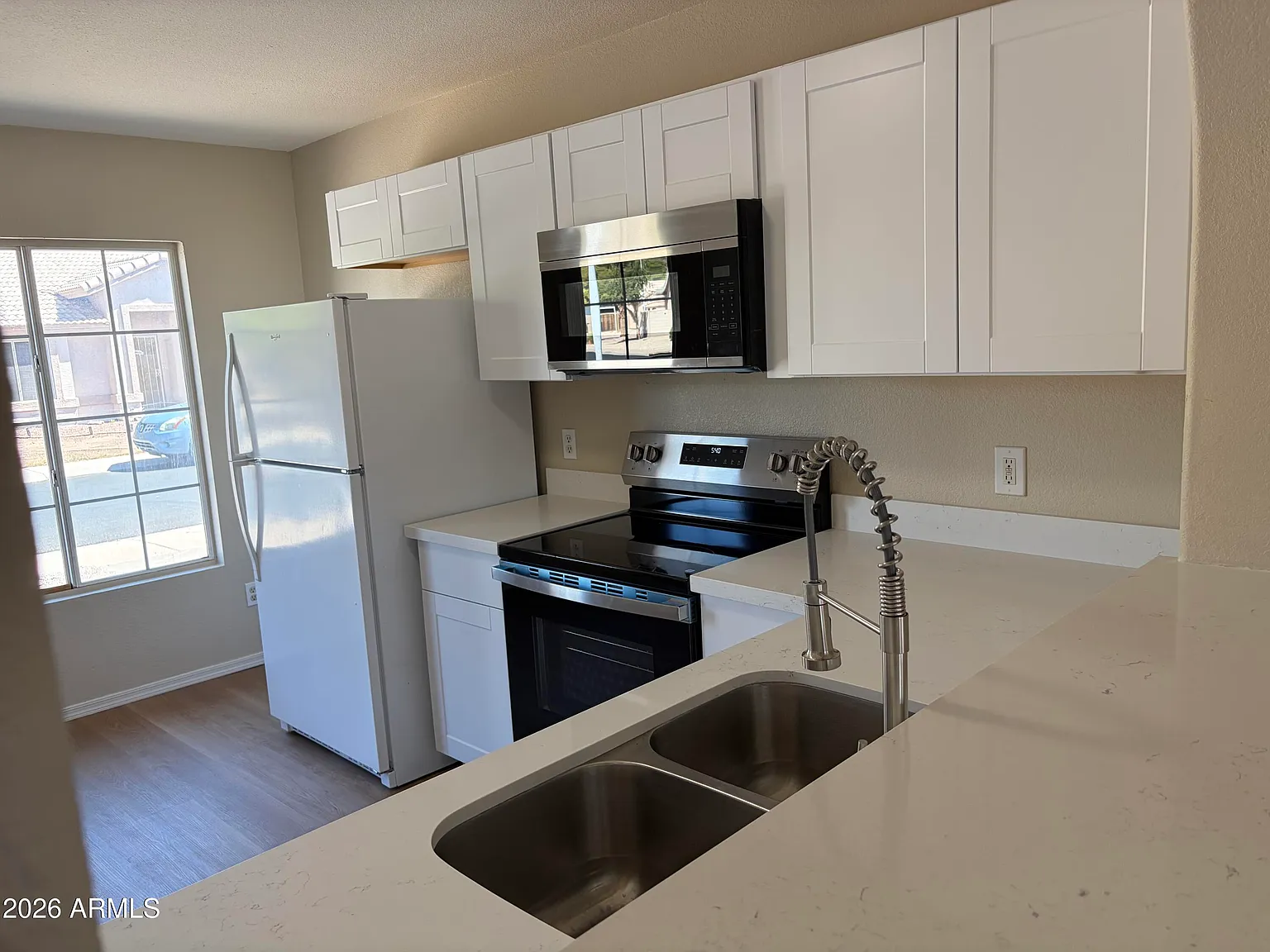 3 bed, 2.0 bath, 1399 sqft, $2,200 — Photo 3