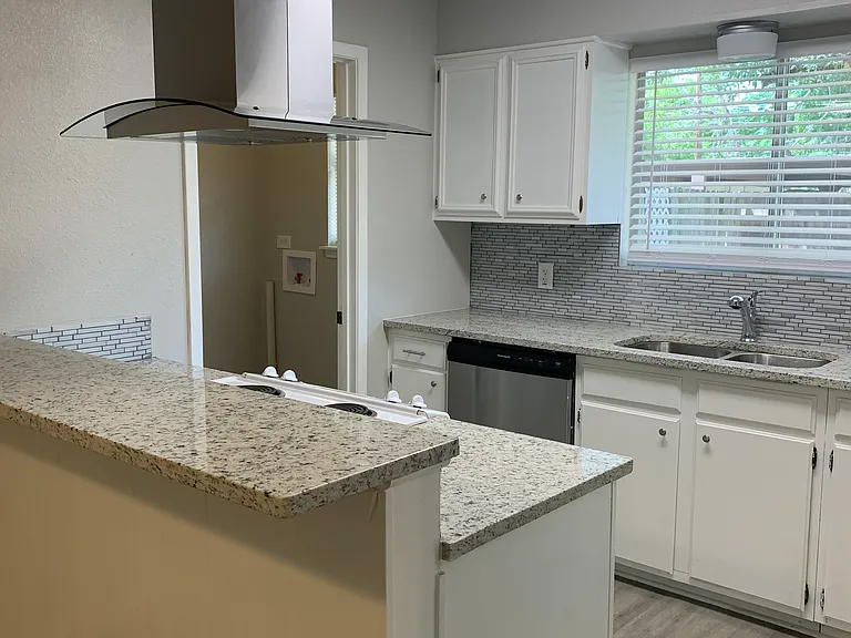 105 Travertine Ln #B — Photo 8