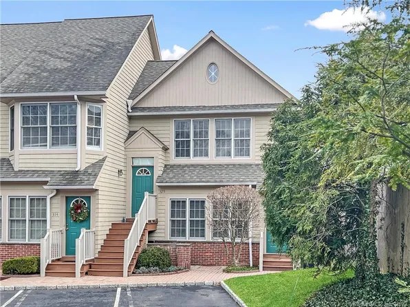 81 Locust Ave APT 325, New Canaan, CT 06840