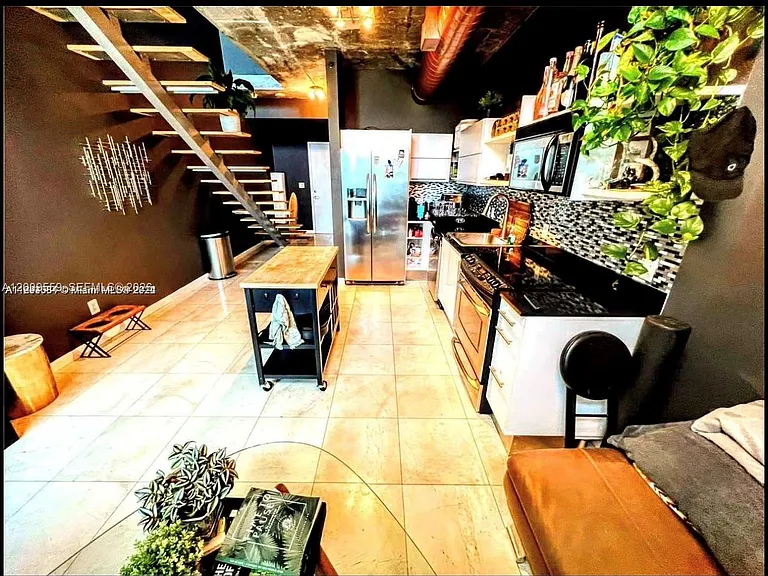 690 SW 1st Ct #Penthouse I06 — Photo 10