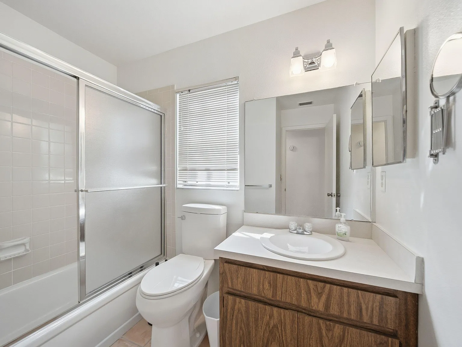 4 bed, 2.0 bath, 1401 sqft, $910 — Photo 3
