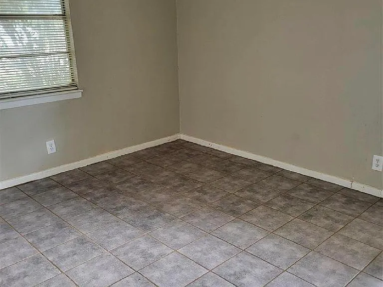 1408 Deville St — Photo 8