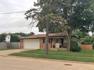 405 Grant St, Sycamore, IL 60178