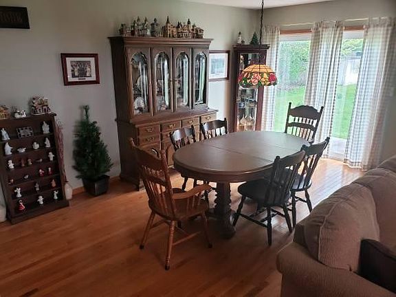 4th image of 291 Appleblossom Ln E