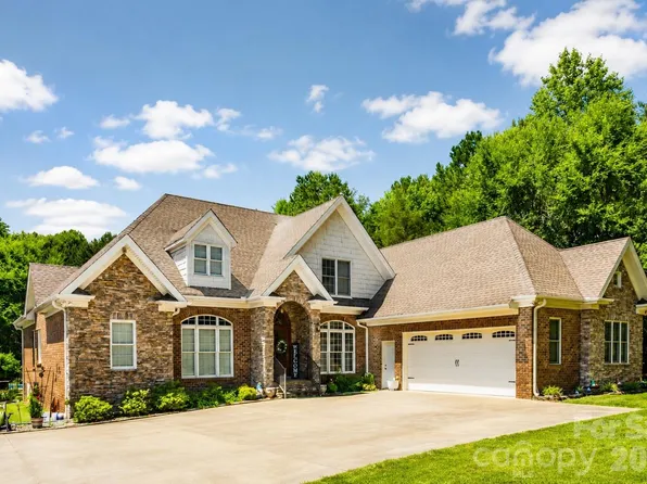 1347 Killian Rd, Stanley, NC 28164