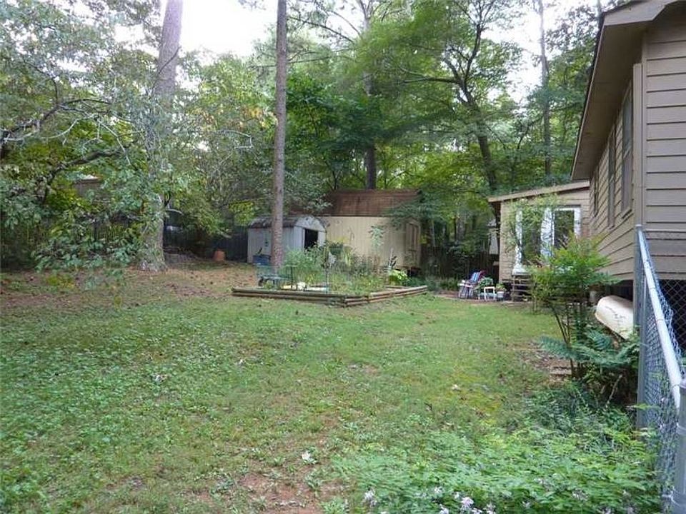 2nd image of 305 Creekbend Dr
