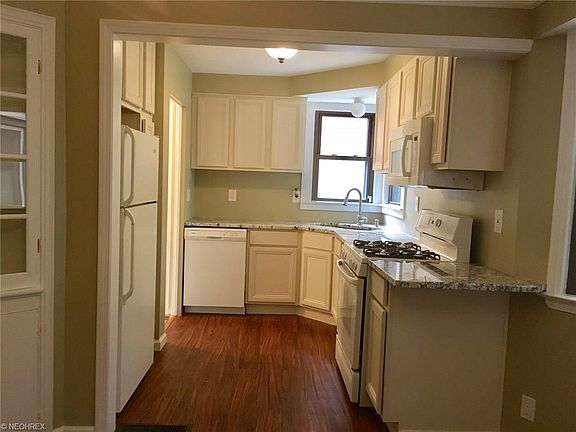 4th image of 140 E 272nd St