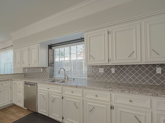 4th image of 8910 Bonnyview Dr