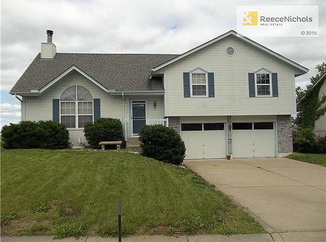 1221 NE Colleen Drive, Lee's Summit MO 64086