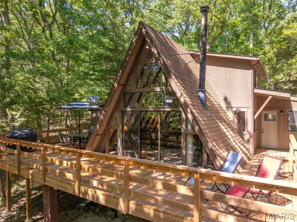 962 Woodlake Dr, Innsbrook, MO 63390