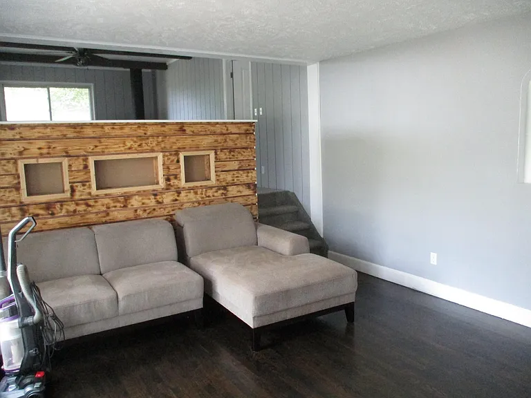 57103 Grand River Ave — Photo 10