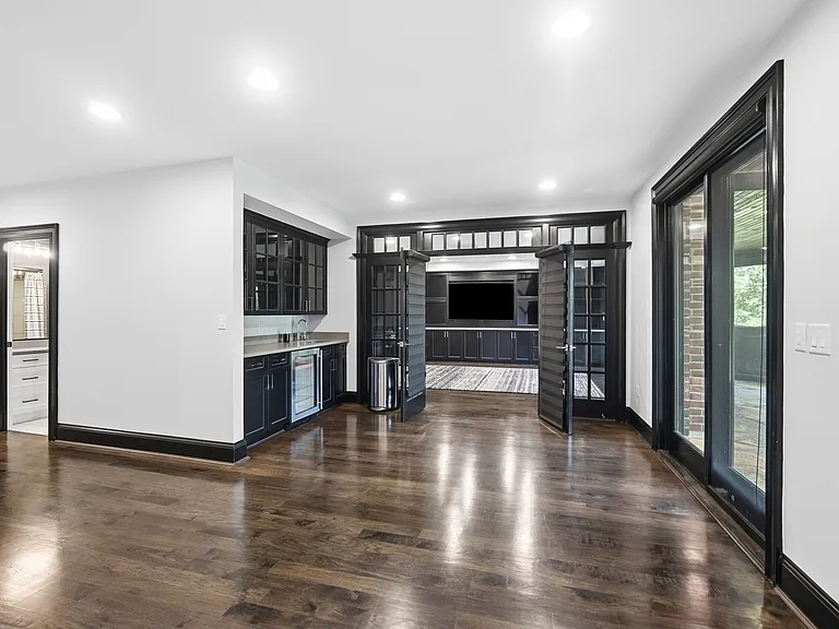 678 Canterbury Dr — Photo 33