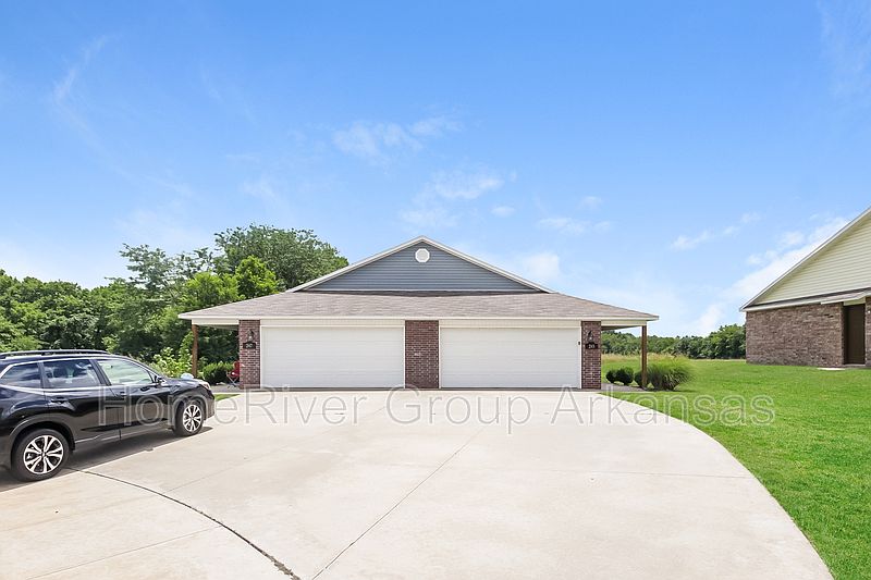 1st image of 247 E Anabranch Ct
