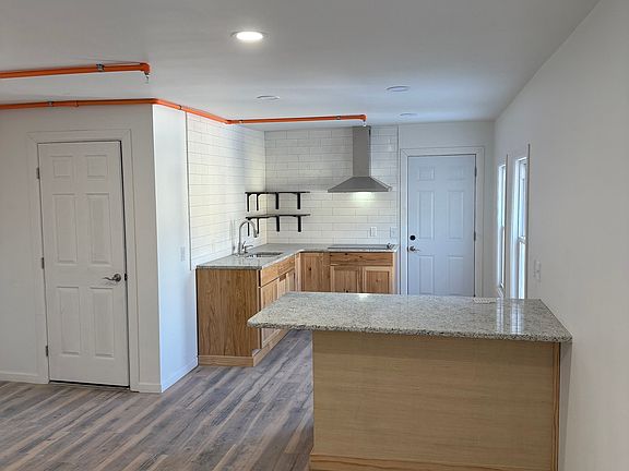 4th image of 221 Barney St #1