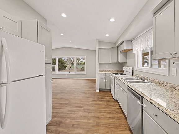 5th image of 6020 Lincoln Blvd