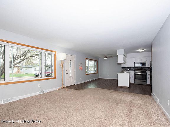 4th image of 250 8th St E