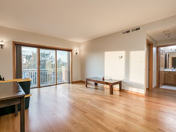 3rd image of 3258 N Harlem Ave Unit 506