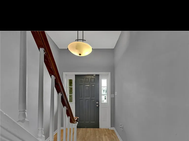 60 Gregory St S — Photo 3