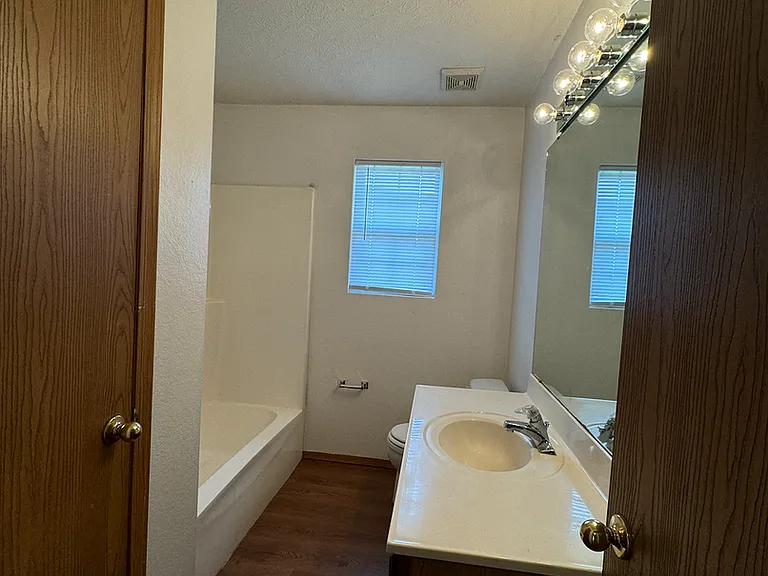 126 W Terrace Ct — Photo 8