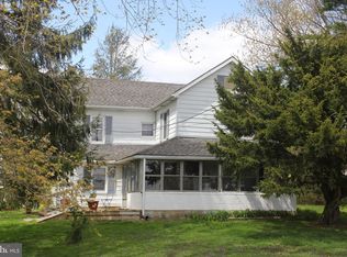 663 Street Rd, Cochranville, PA 19330