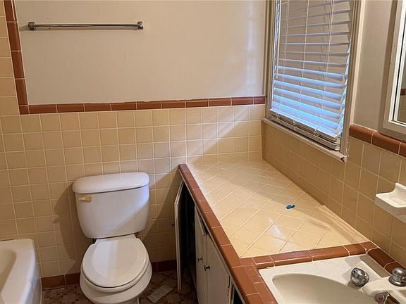5th image of 4611 Fruitville Rd