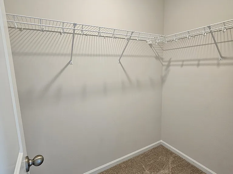 102 Mansfield Ct — Photo 12